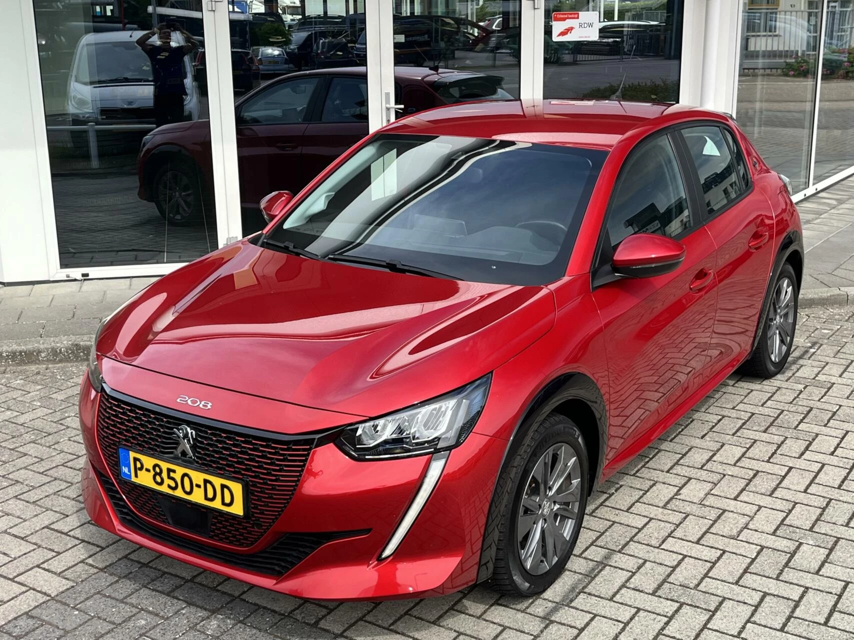 Hoofdafbeelding Peugeot e-208