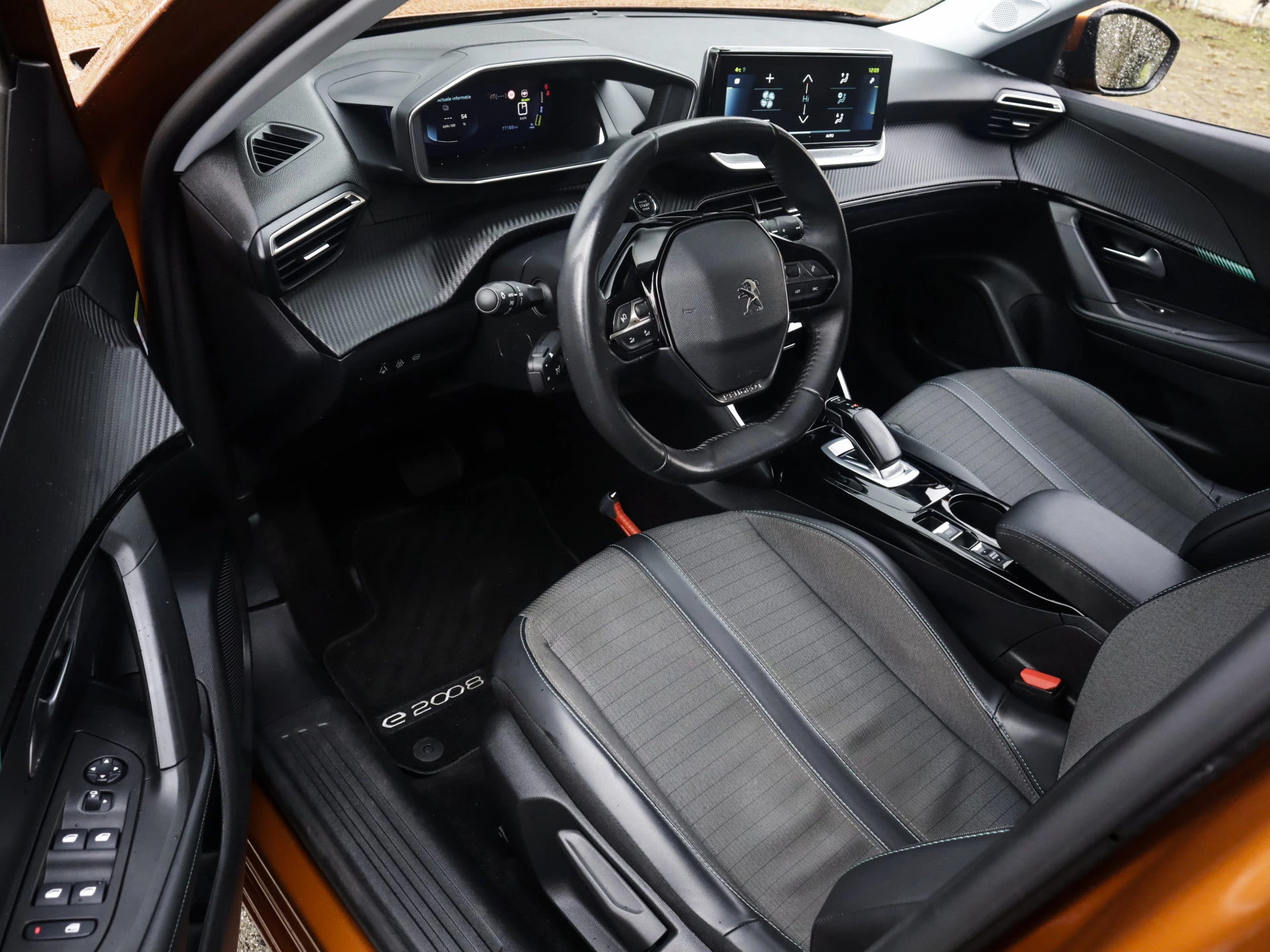 Hoofdafbeelding Peugeot e-2008