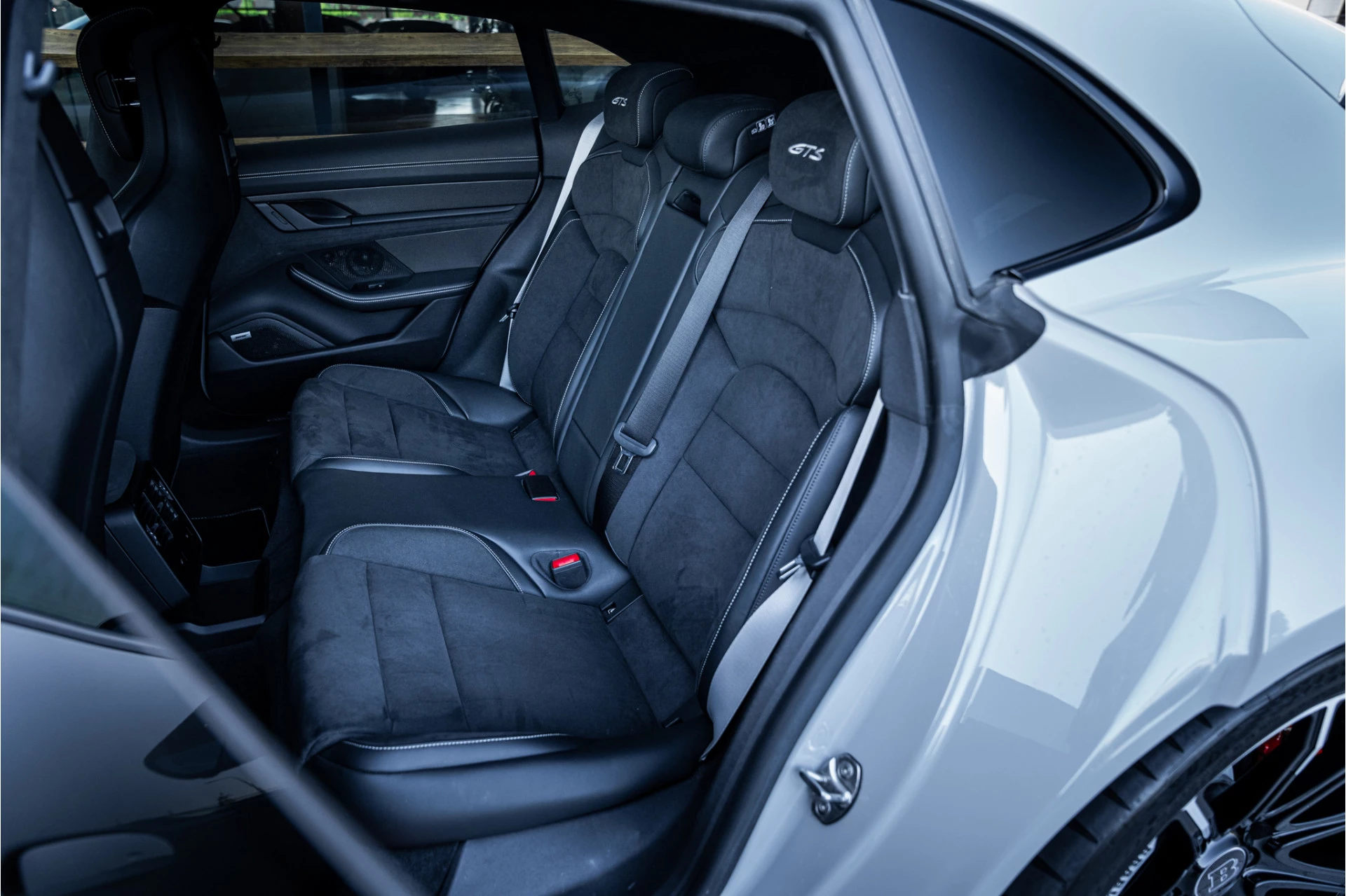 Hoofdafbeelding Porsche Taycan