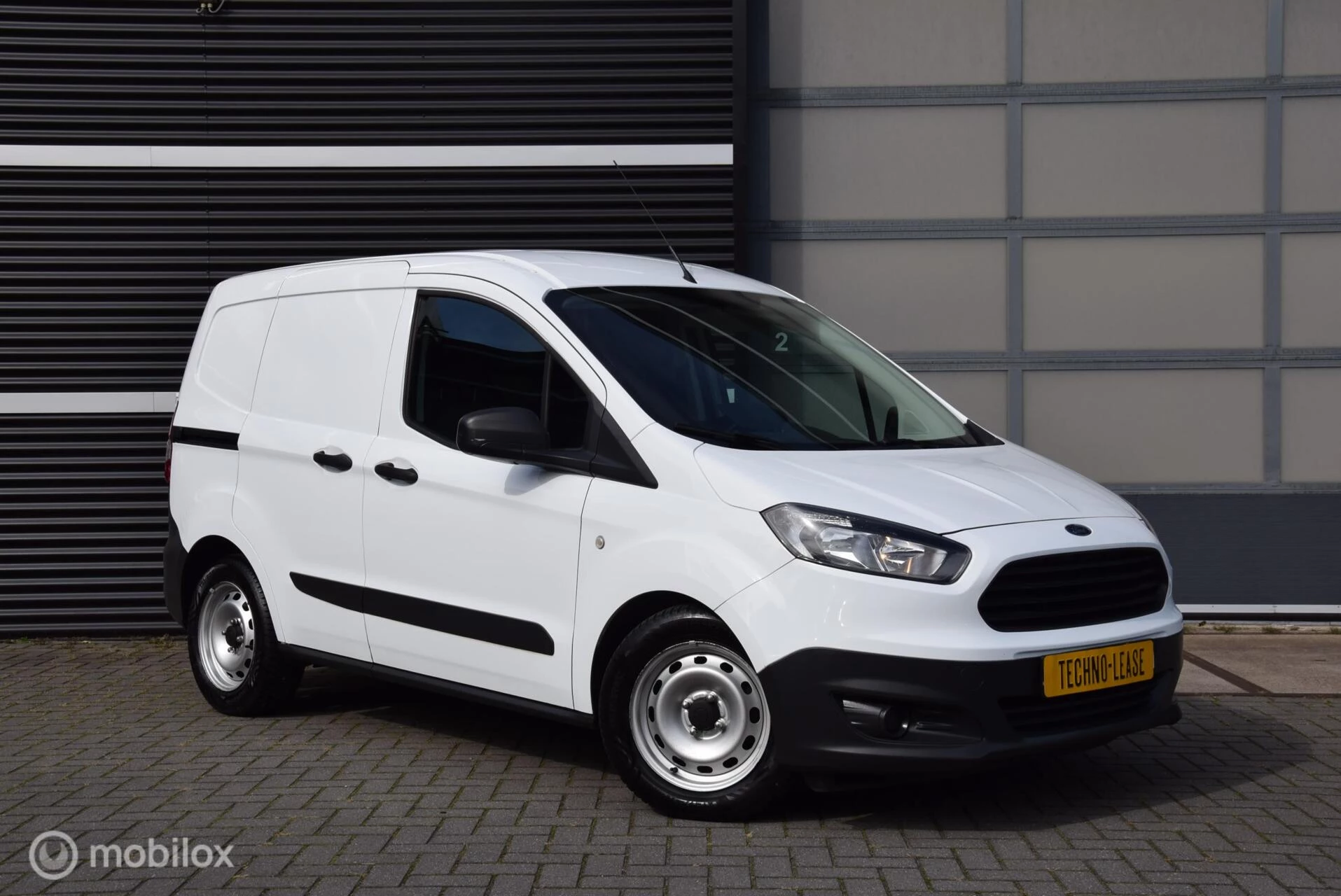 Hoofdafbeelding Ford Transit Courier