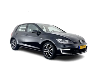 Hoofdafbeelding Volkswagen e-Golf Volkswagen e-Golf E-DITION Aut. *HEAT-PUMP | ADAPTIVE-CRUISE | FULL-LED | DAB+ | NAVI-FULLMAP | CARPLAY | HEATED-COMFORTSEATS | ECC | CCS-FASTLOADER | PARKPILOT | CARPLAY | 17''ALU*