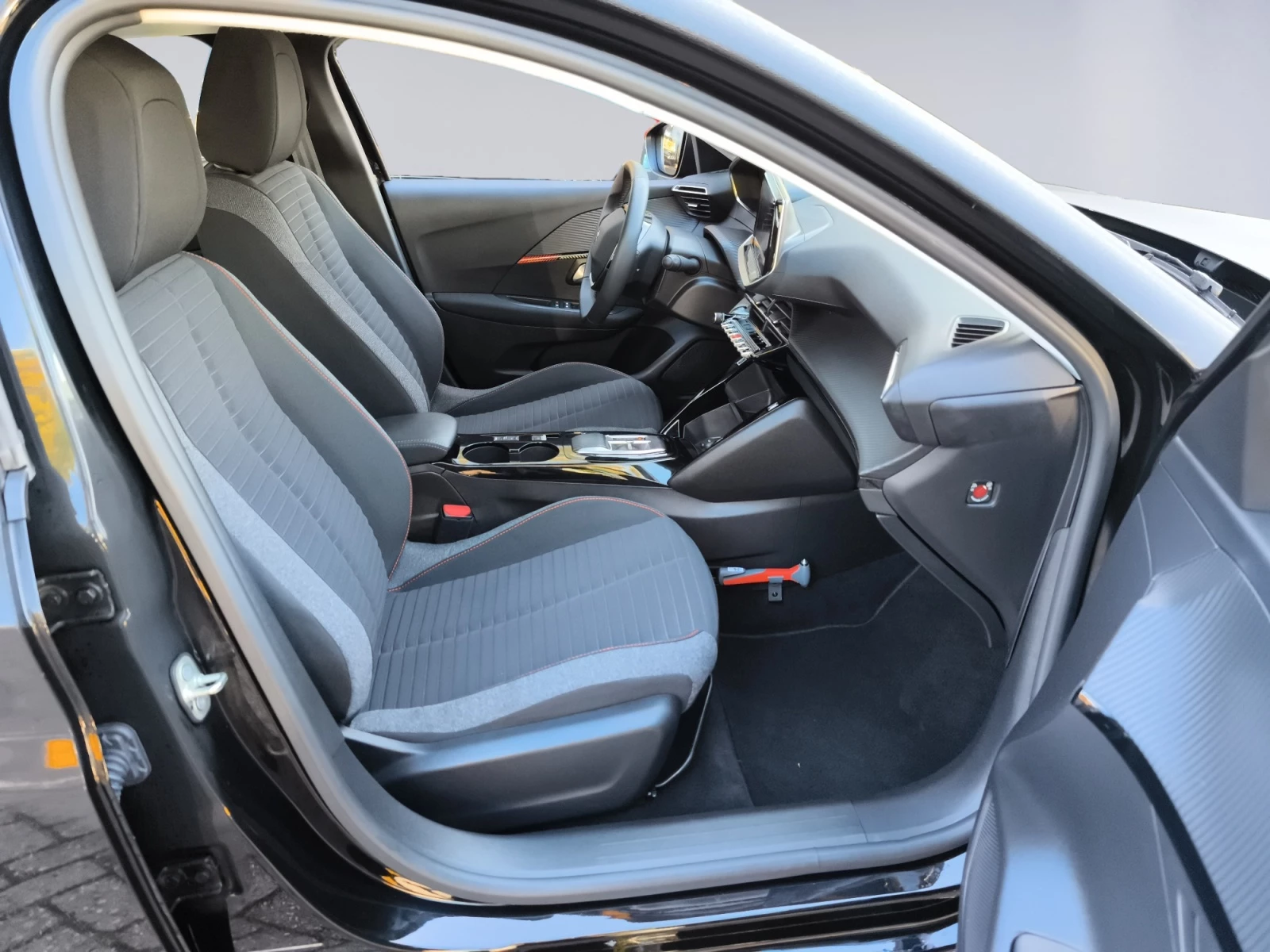 Hoofdafbeelding Peugeot e-208