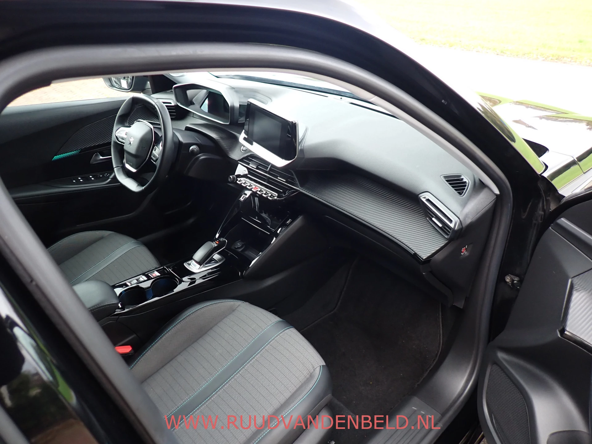 Hoofdafbeelding Peugeot e-2008