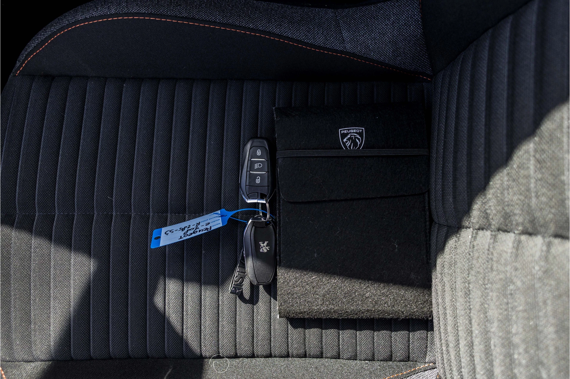 Hoofdafbeelding Peugeot e-208