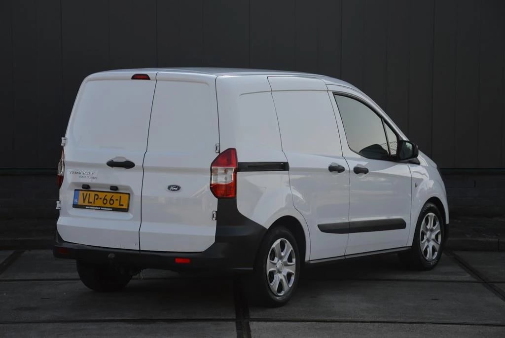 Hoofdafbeelding Ford Transit Courier