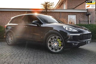 Hoofdafbeelding Porsche Cayenne Porsche Cayenne 3.0 S E-Hybrid 416 PK Luchtvering Leder Camera Bose LED 21''