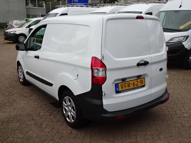 Hoofdafbeelding Ford Transit Courier