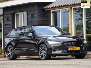 Volvo V60 2.0 T8 AWD R-Design (NL-Auto / Panoramadak / Trekhaak / Leder / Adaptieve cruise control / Head Up)