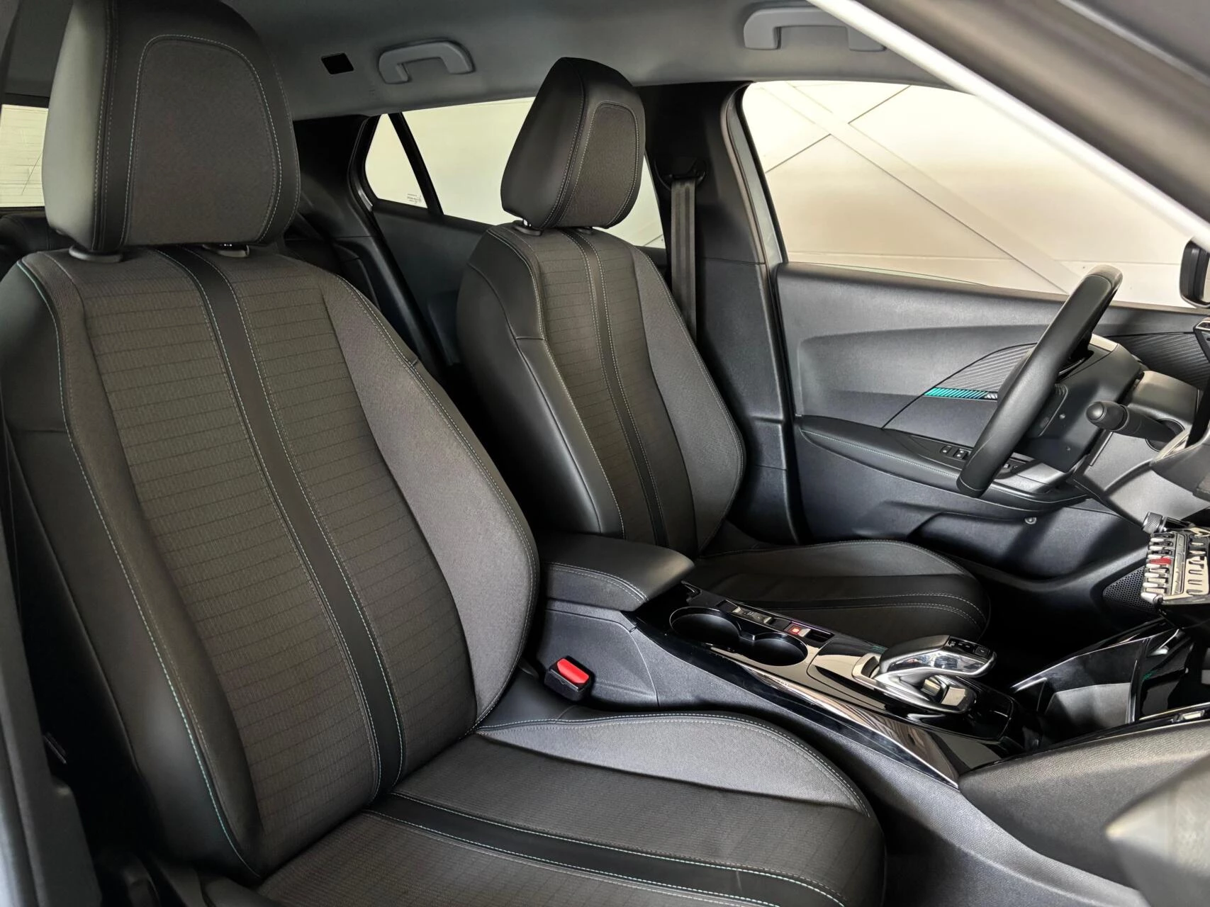 Hoofdafbeelding Peugeot e-2008