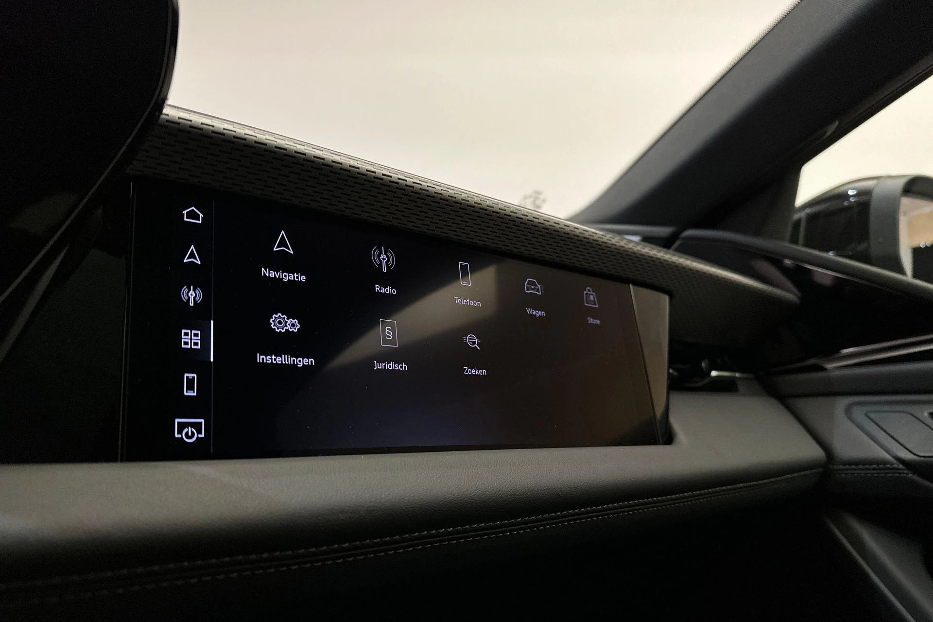 Hoofdafbeelding Audi A6 Avant e-tron