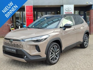 Toyota Corolla Cross Hybrid 180 EXECUTIVE NIEUW UIT VOORRAAD LEVERBAAR! BI-TONE LEER STOEL/STUURVERW JBL-AUDIO 360°CAMERA EL-ACHTERKLEP BLIND SPOT NAVI