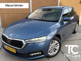 Hoofdafbeelding Škoda Octavia Skoda Octavia Combi 1.0 e-TSI Business Automaat | Trekhaak uitklapbaar | Elektrisch bedienbare achterklep | Getint glas | LED verlichting | Navigatiesysteem | Apple CarPlay | Cruise control | Parkeersensoren voor en achter