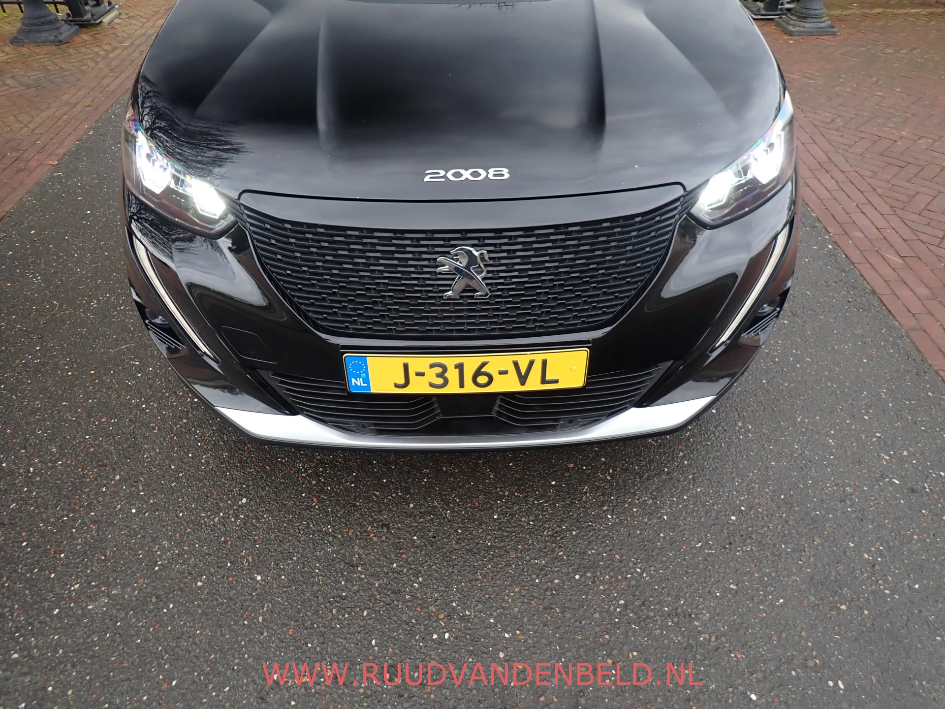 Hoofdafbeelding Peugeot e-2008