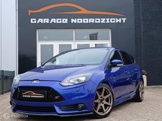 Ford Focus 2.0 ST-3 250PK SCHUIFDAK|XENON-LED|NAVIGATIE|ECC/AIRCO|LEDER|GETINT GLAS|PDC|18 INCH Velgen