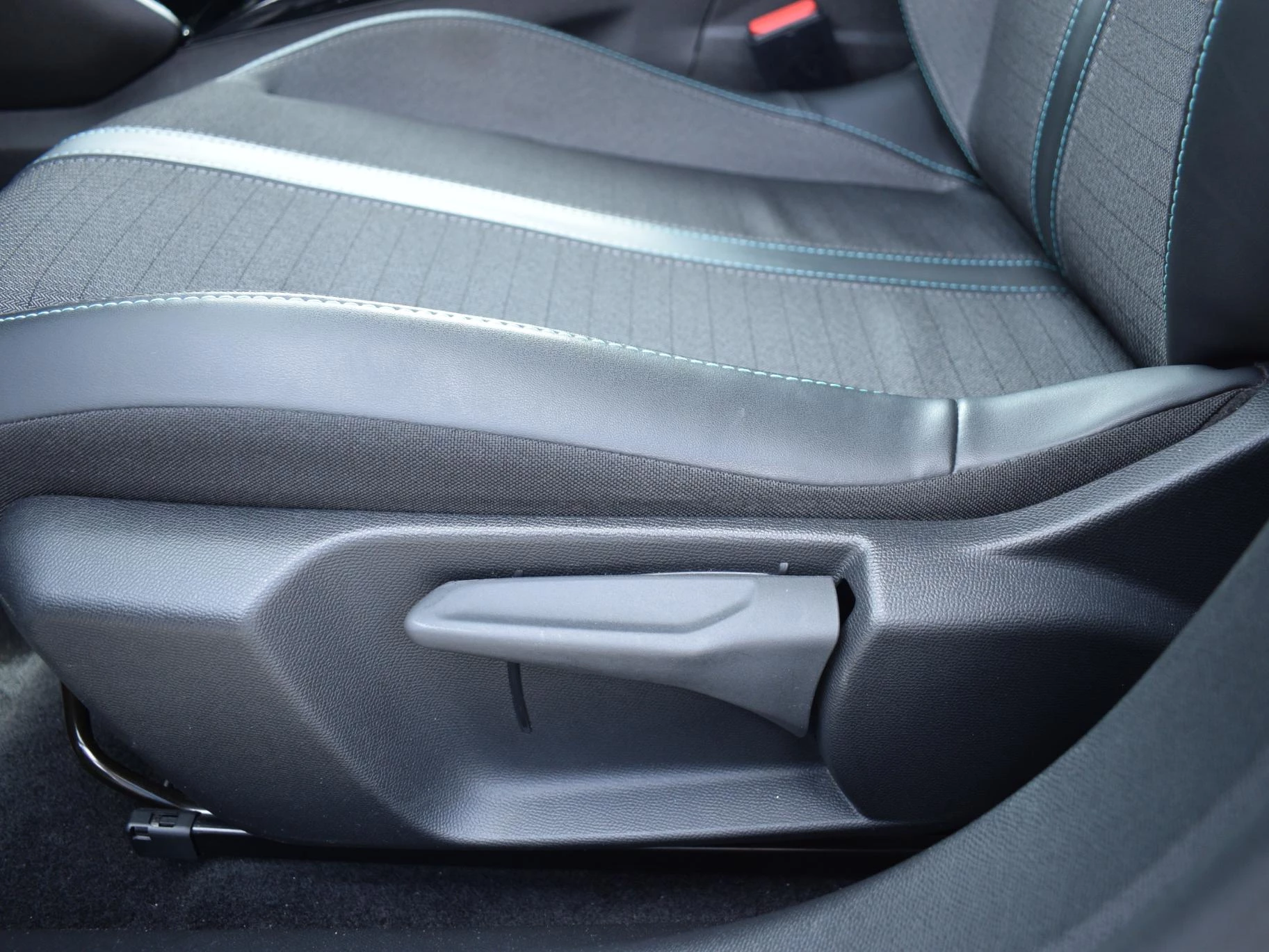 Hoofdafbeelding Peugeot e-208