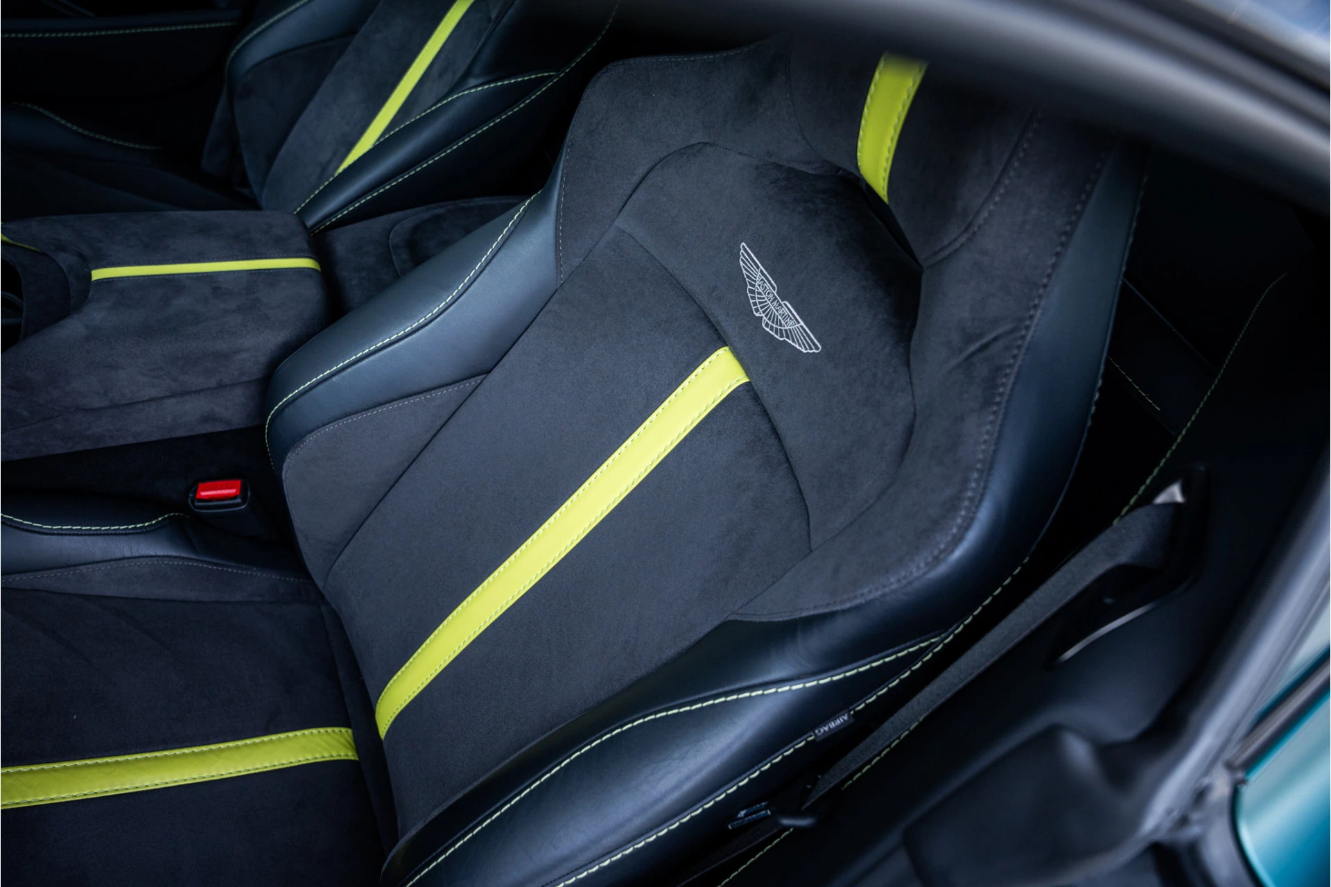 Hoofdafbeelding Aston Martin V8 Vantage