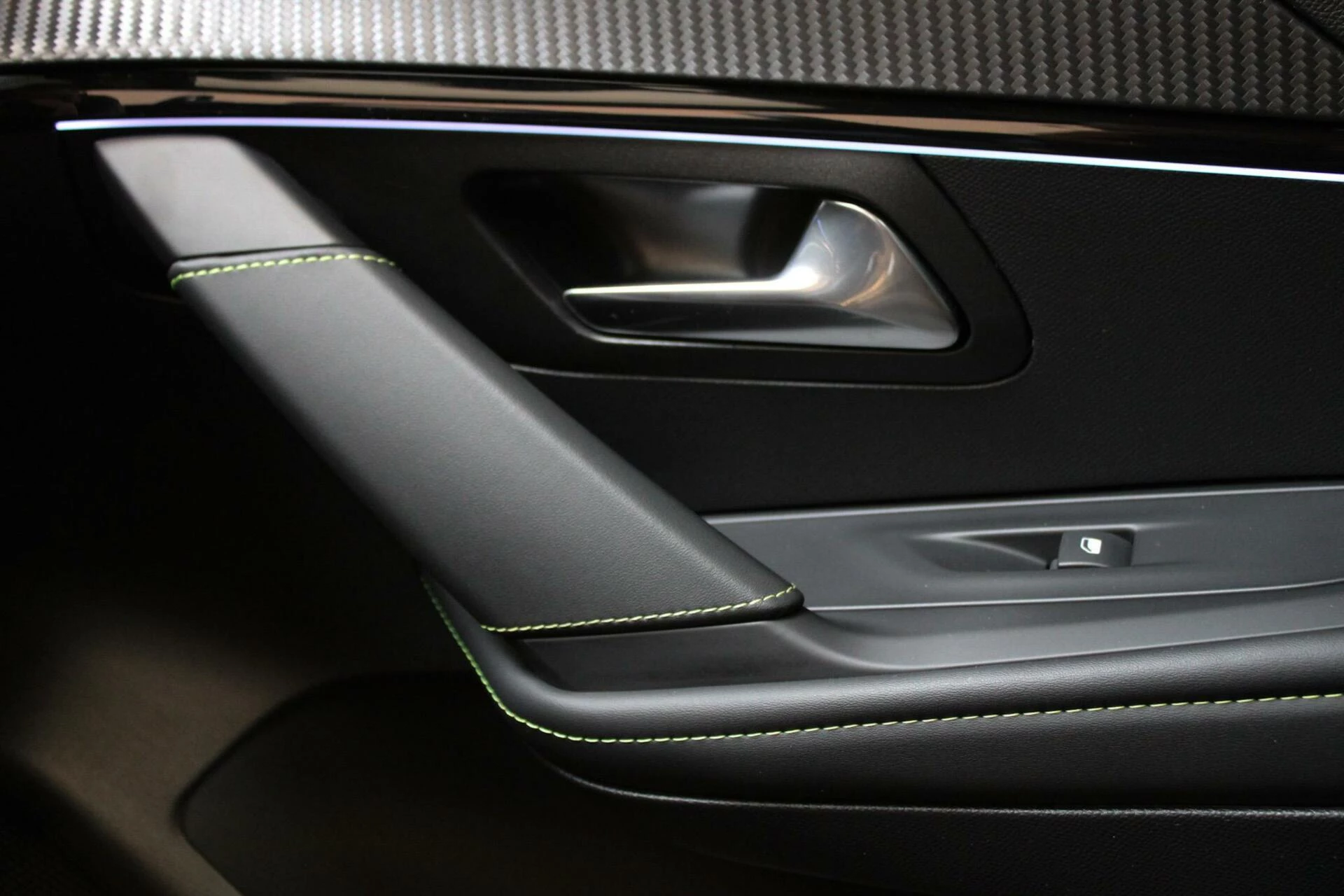 Hoofdafbeelding Peugeot e-208