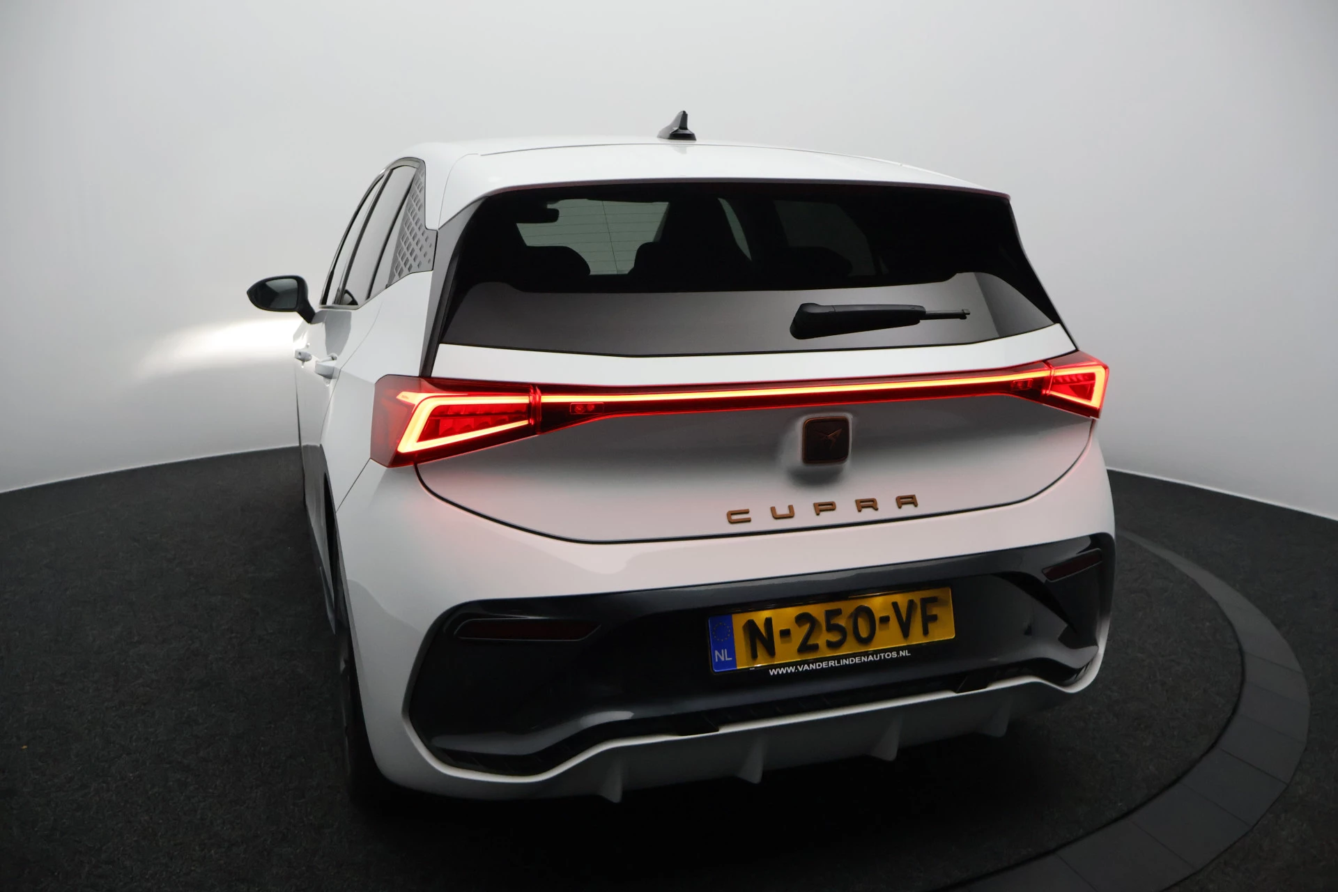 Hoofdafbeelding CUPRA Born