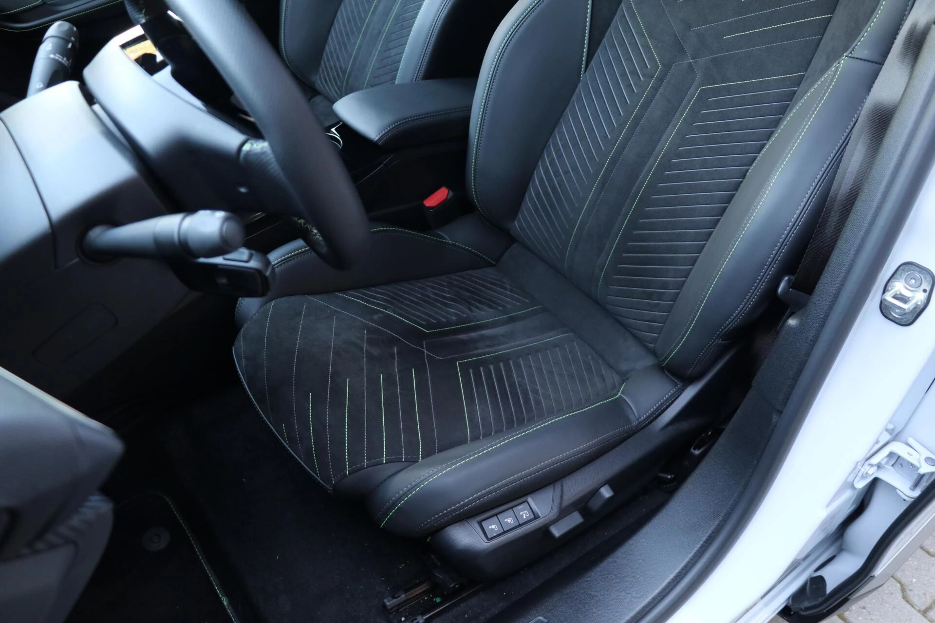 Hoofdafbeelding Peugeot e-2008