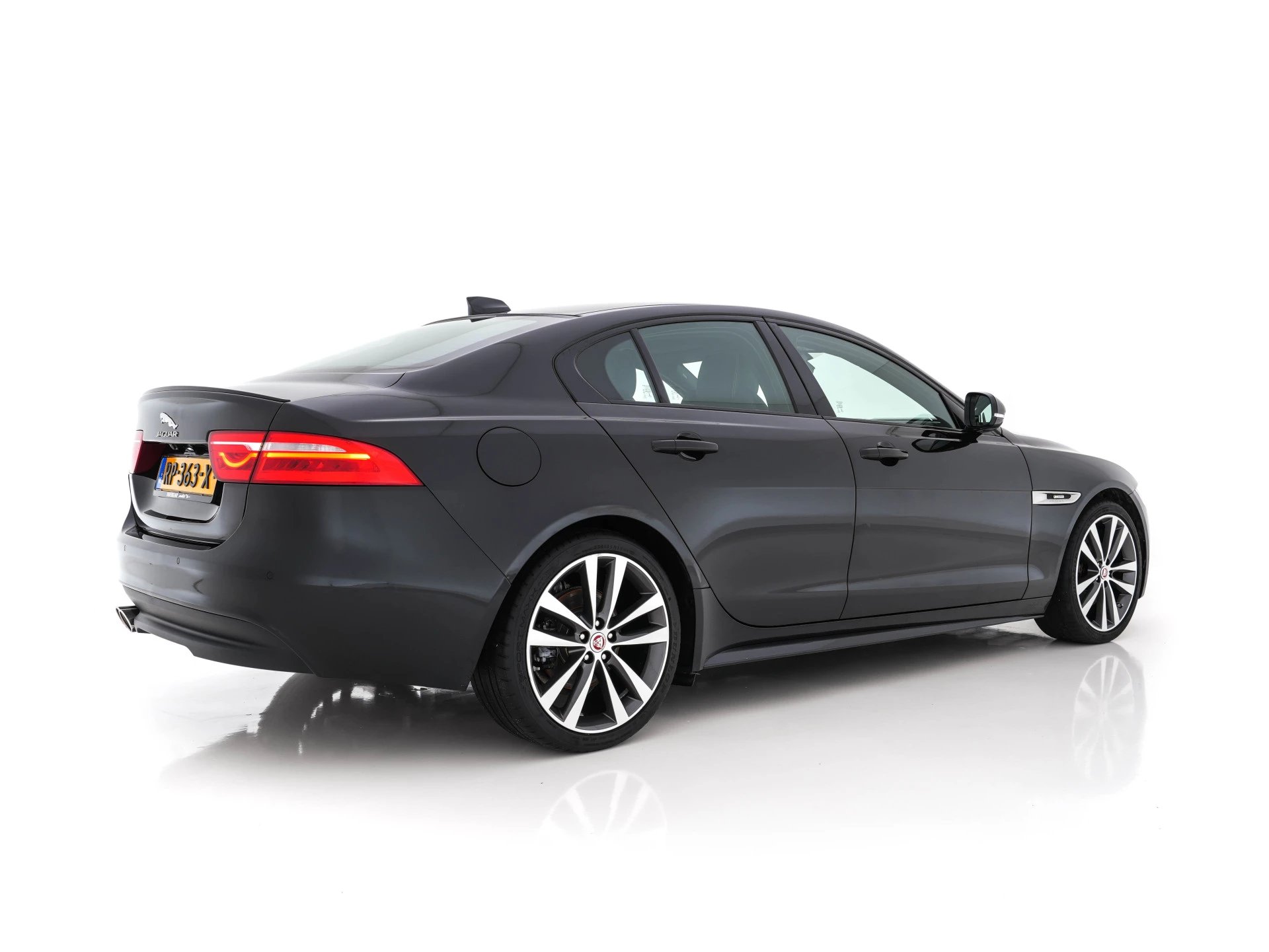 Hoofdafbeelding Jaguar XE