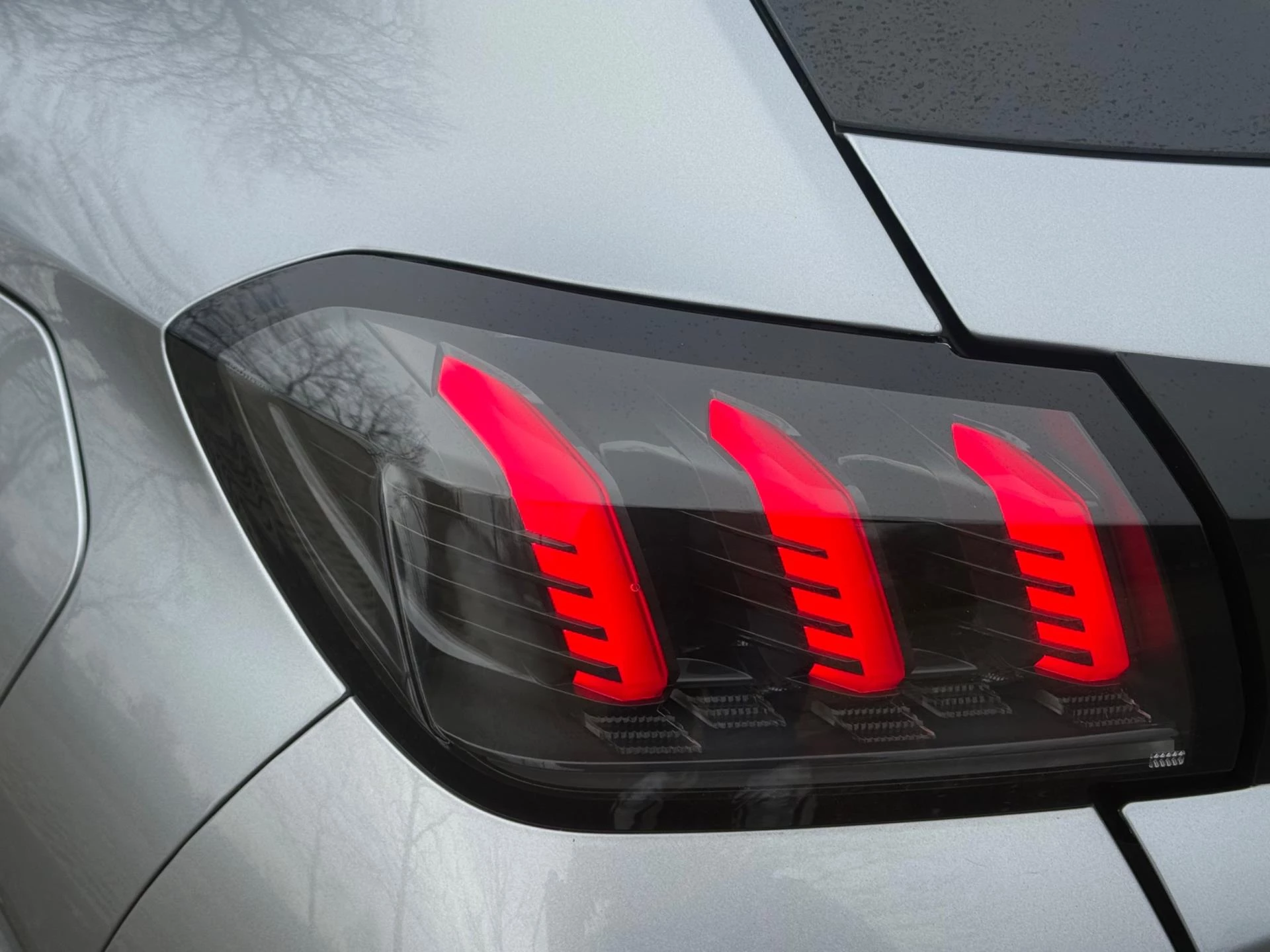 Hoofdafbeelding Peugeot e-208