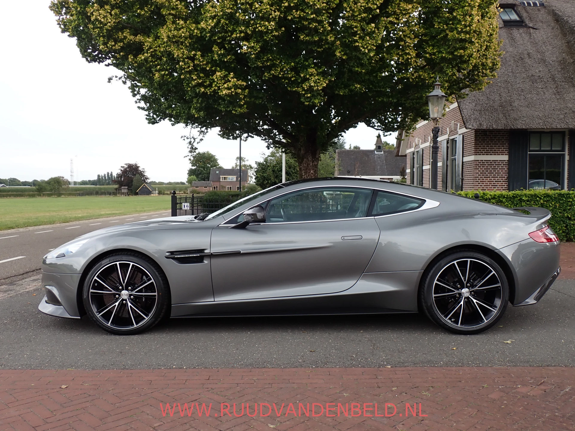 Hoofdafbeelding Aston Martin V12 Vanquish