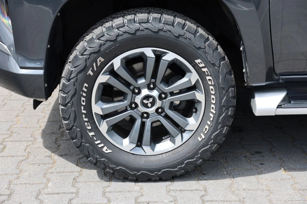 Hoofdafbeelding Mitsubishi L200