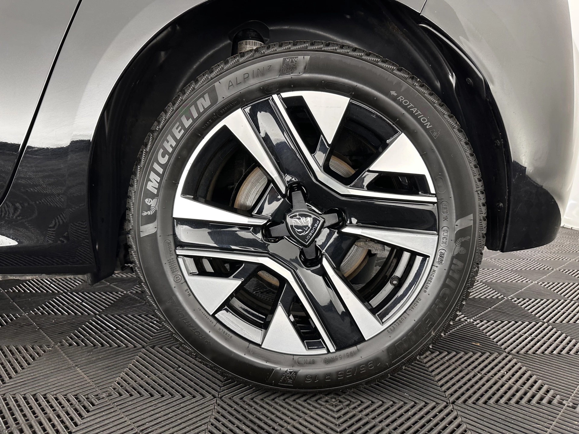 Hoofdafbeelding Peugeot e-208