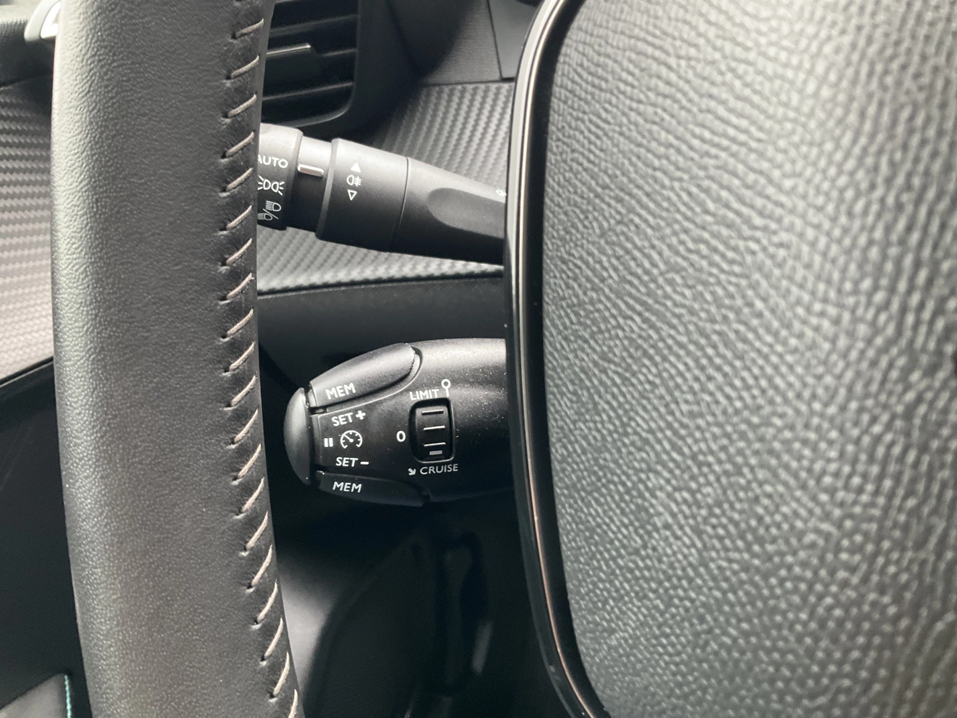 Hoofdafbeelding Peugeot e-208