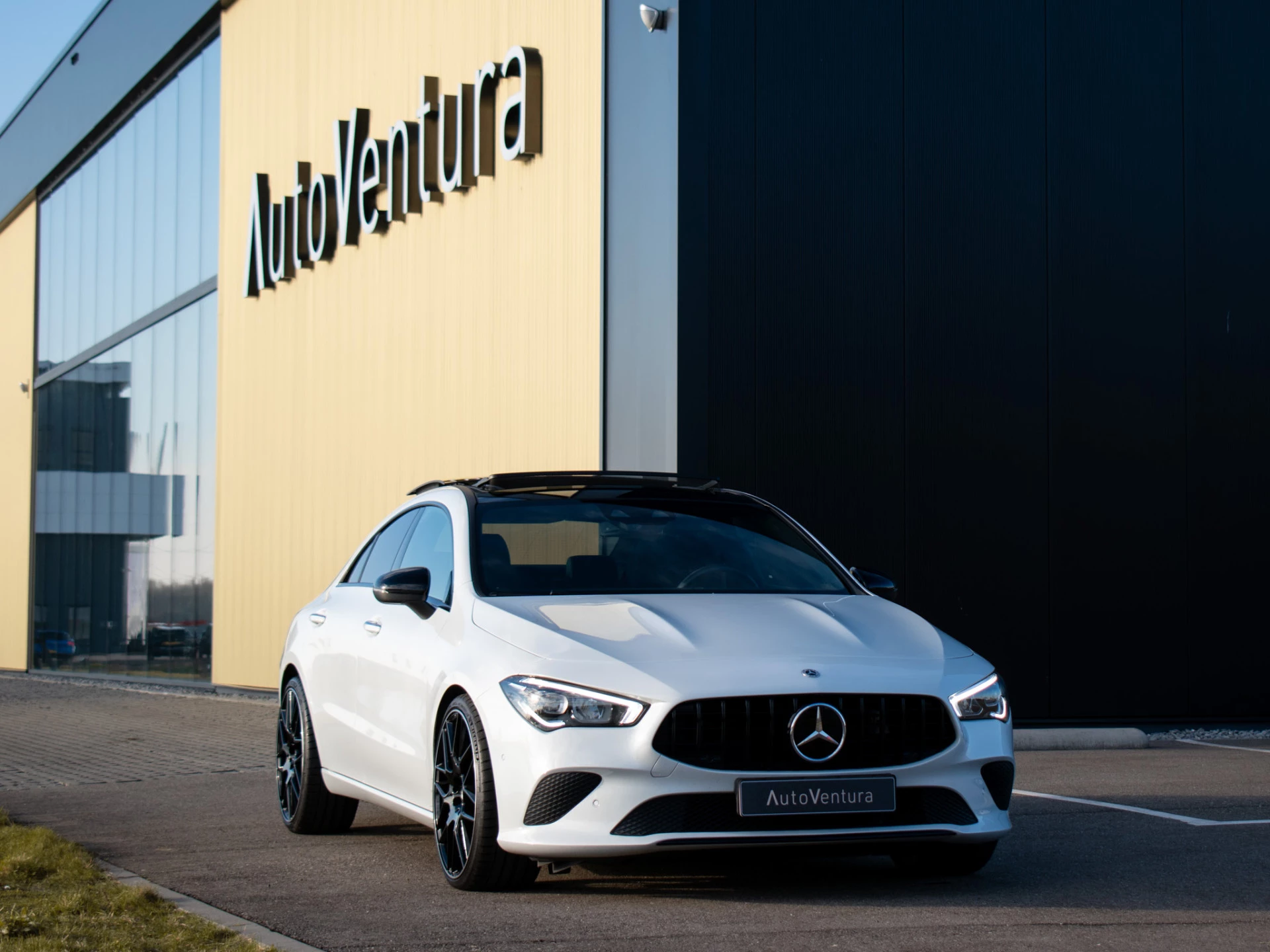 Hoofdafbeelding Mercedes-Benz CLA