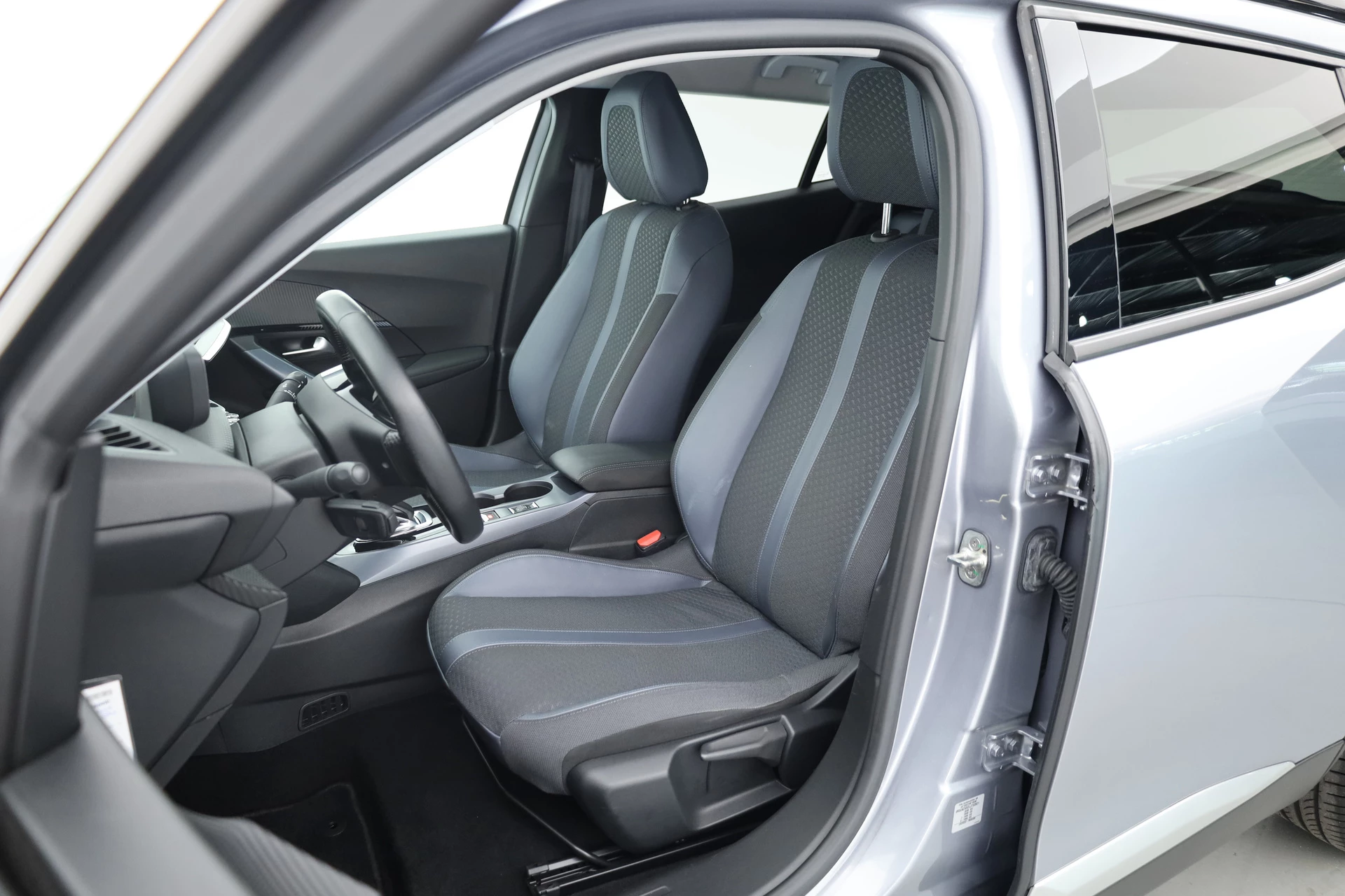 Hoofdafbeelding Peugeot e-2008