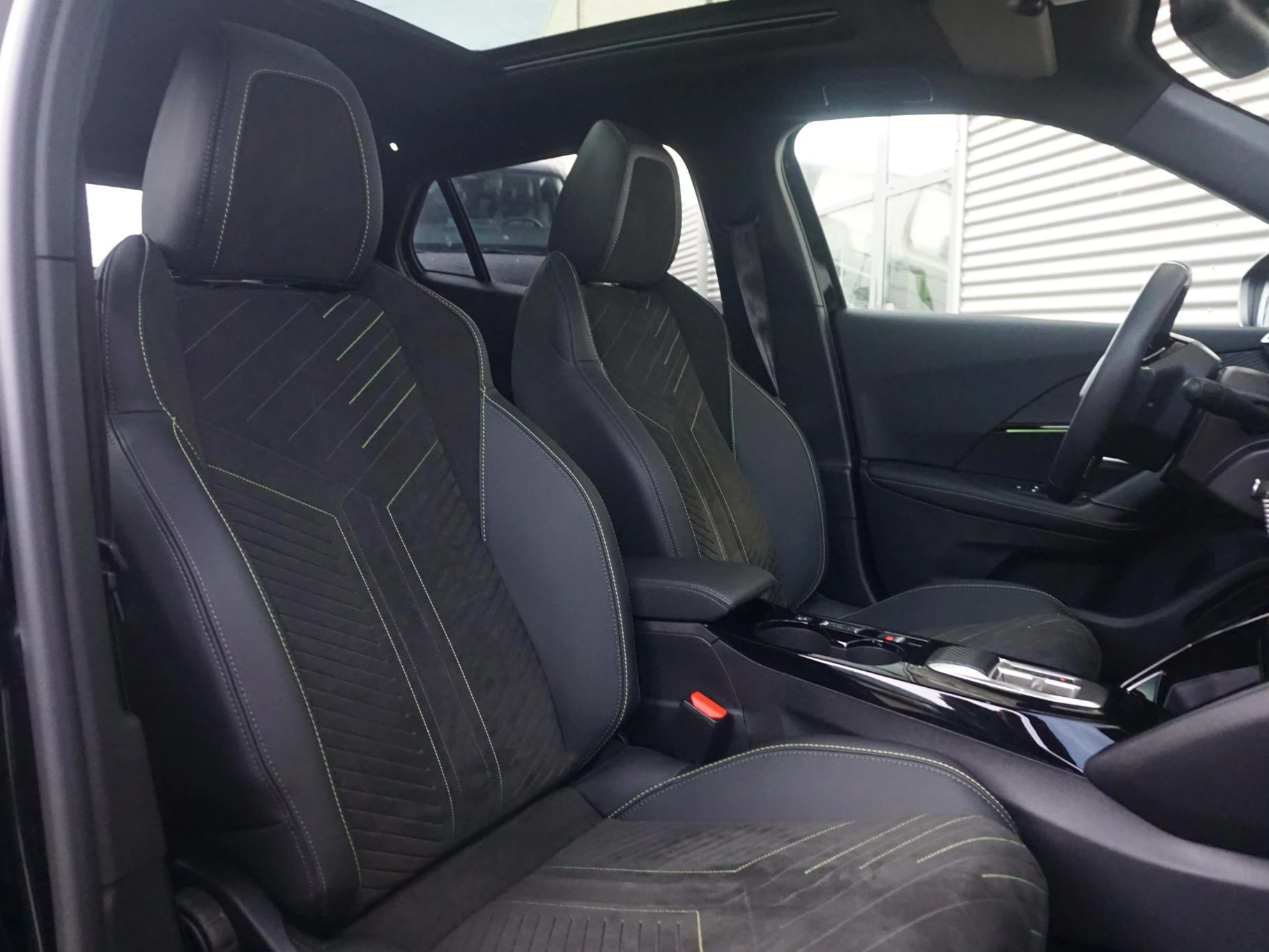 Hoofdafbeelding Peugeot e-2008