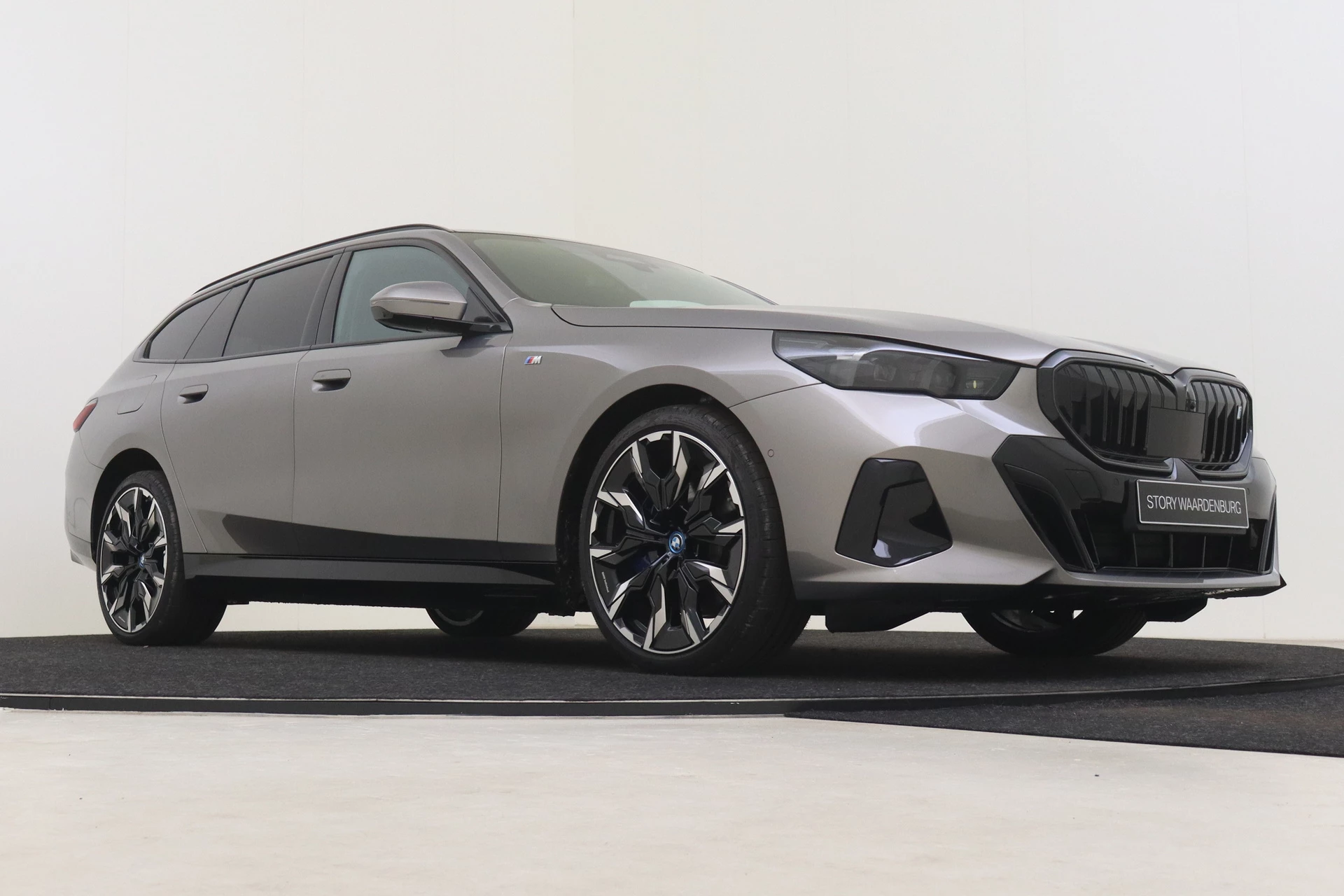 Hoofdafbeelding BMW i5