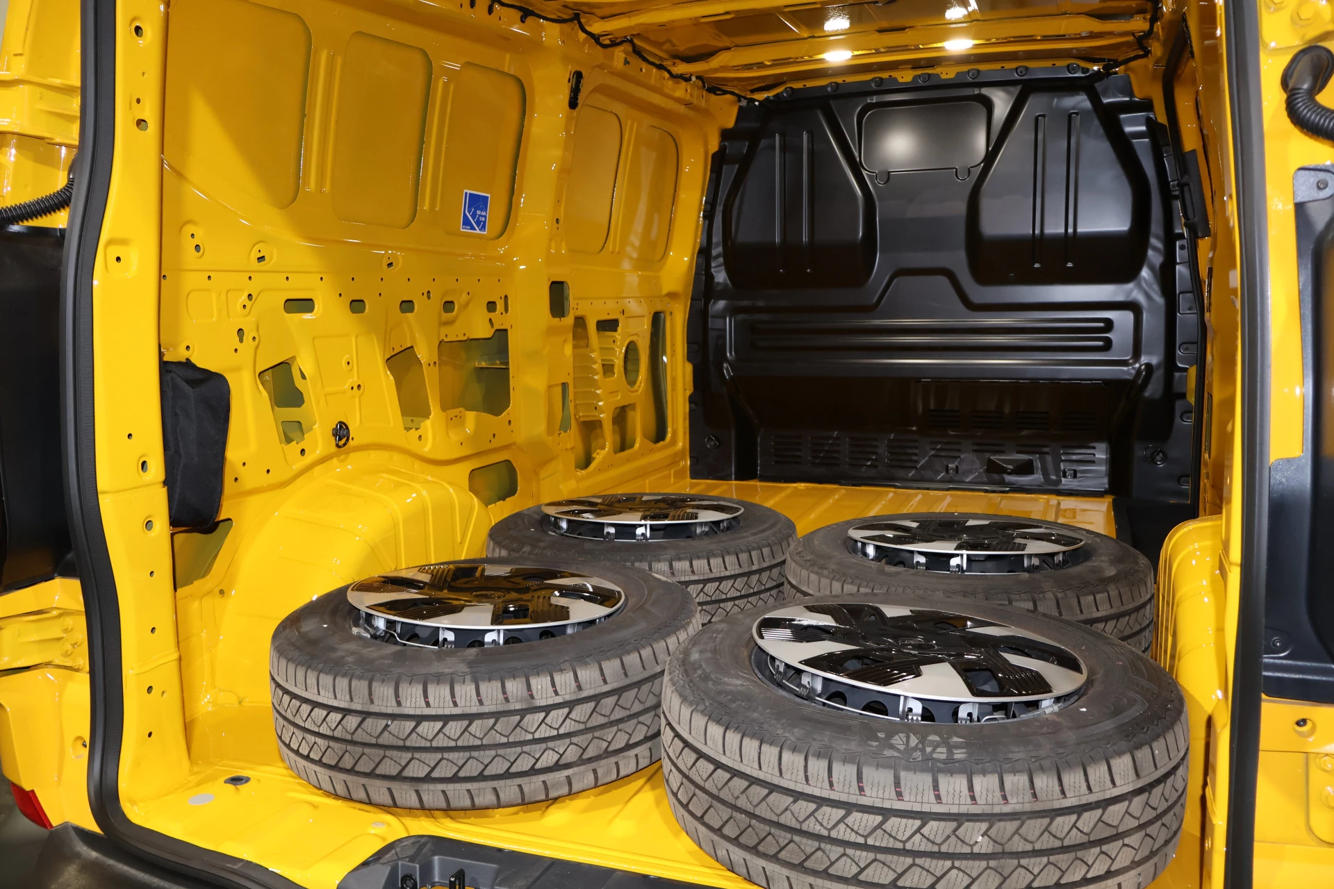 Hoofdafbeelding Ford E-Transit Custom