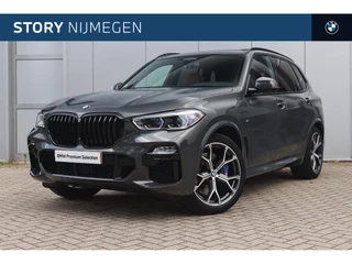 BMW X5 xDrive45e High Executive M Sport Automaat / Panoramadak Sky Lounge / Trekhaak / Laserlight / Soft Close / Comfortstoelen / Parking Assistant Plus / Adaptive Air Suspension