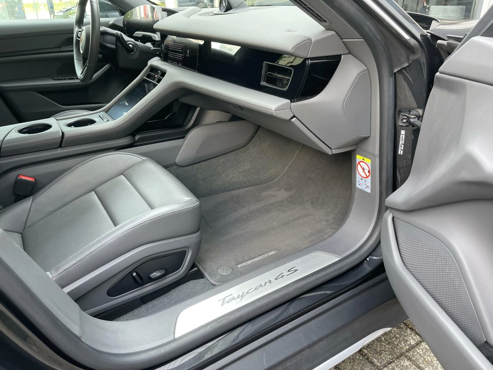Hoofdafbeelding Porsche Taycan