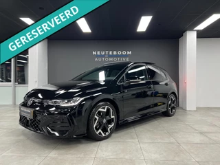 Hoofdafbeelding Volkswagen Golf Volkswagen Golf 8.5 1.5 eTSI R-Line | CAMERA | LED | PANO |