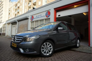 Hoofdafbeelding Mercedes-Benz B-Klasse Mercedes-Benz B-Klasse 180 Luxe uitvoering | Navigatie | Trekhaak | Stoelverwarming | Parkeersensoren voor en achter | Sfeerverlichting | Automatische airco | Uitermate nette liefhebbersconditie
