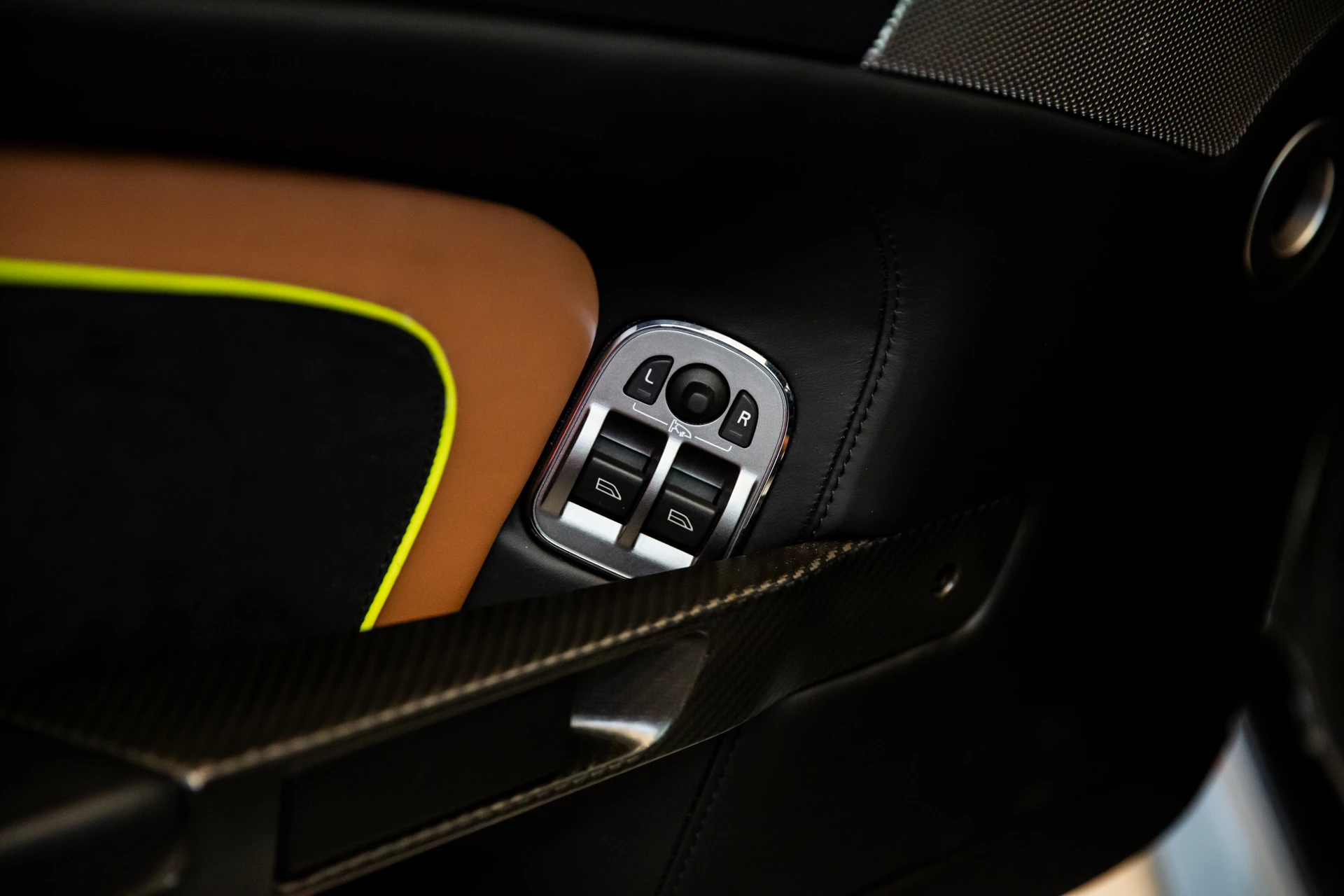 Hoofdafbeelding Aston Martin V8 Vantage