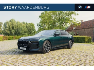 BMW 7 Serie M760e xDrive automaat / Panoramadak Sky Lounge / Tiefgroen Metallic / Massagefunctie / Multifunctionele voorstoelen / Integral Active Steering / Parking Assistant Professional / Driving Assistant Professional