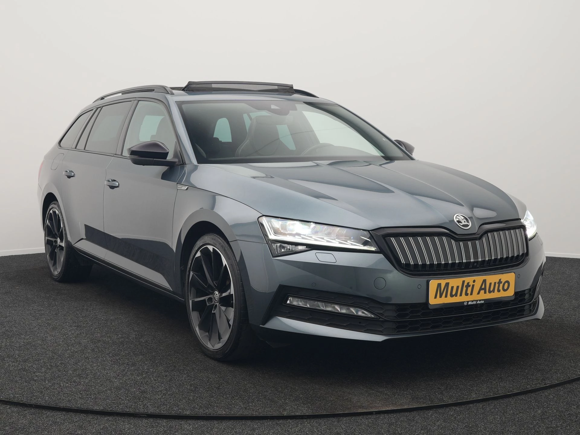 Hoofdafbeelding Škoda Superb