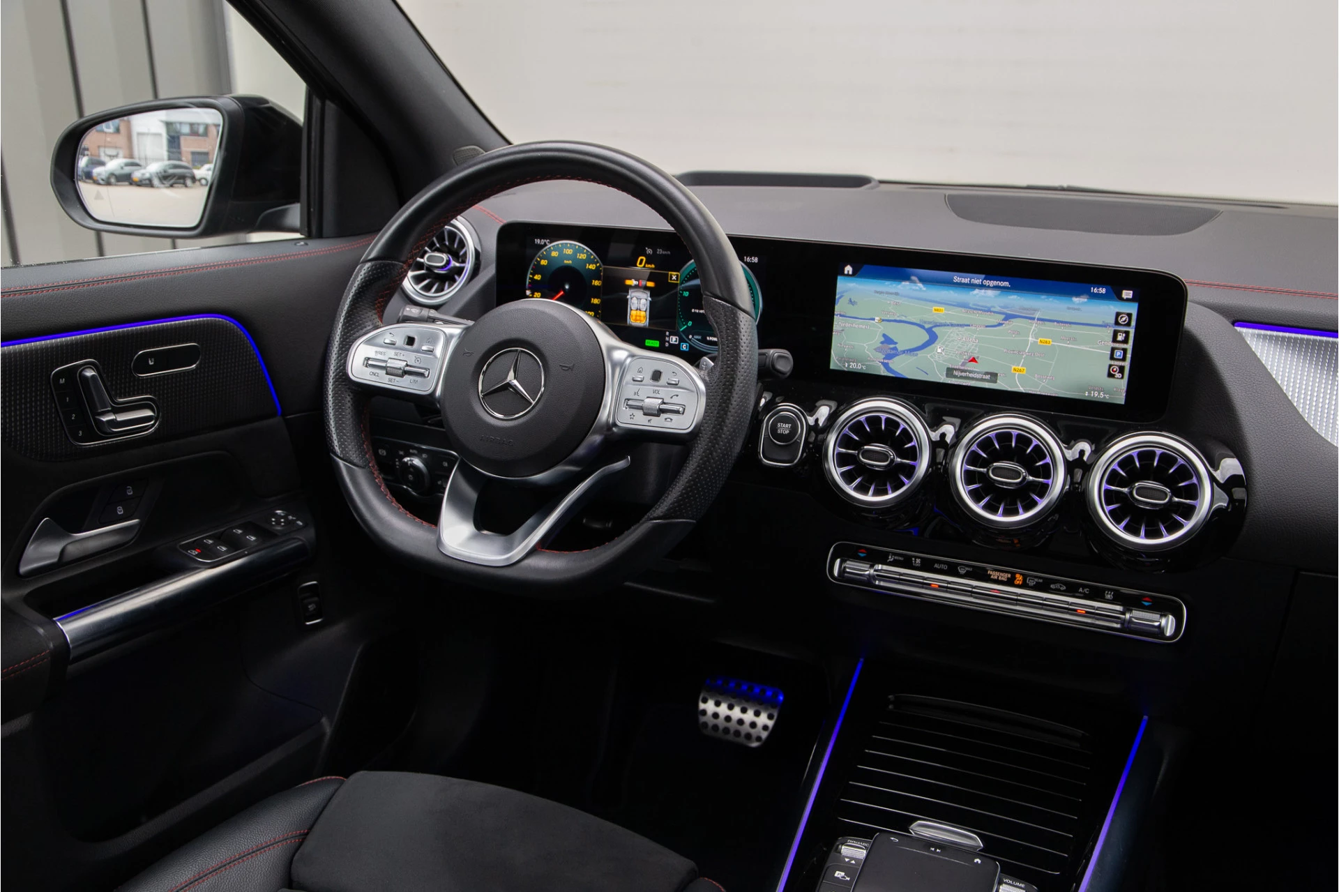 Hoofdafbeelding Mercedes-Benz EQA