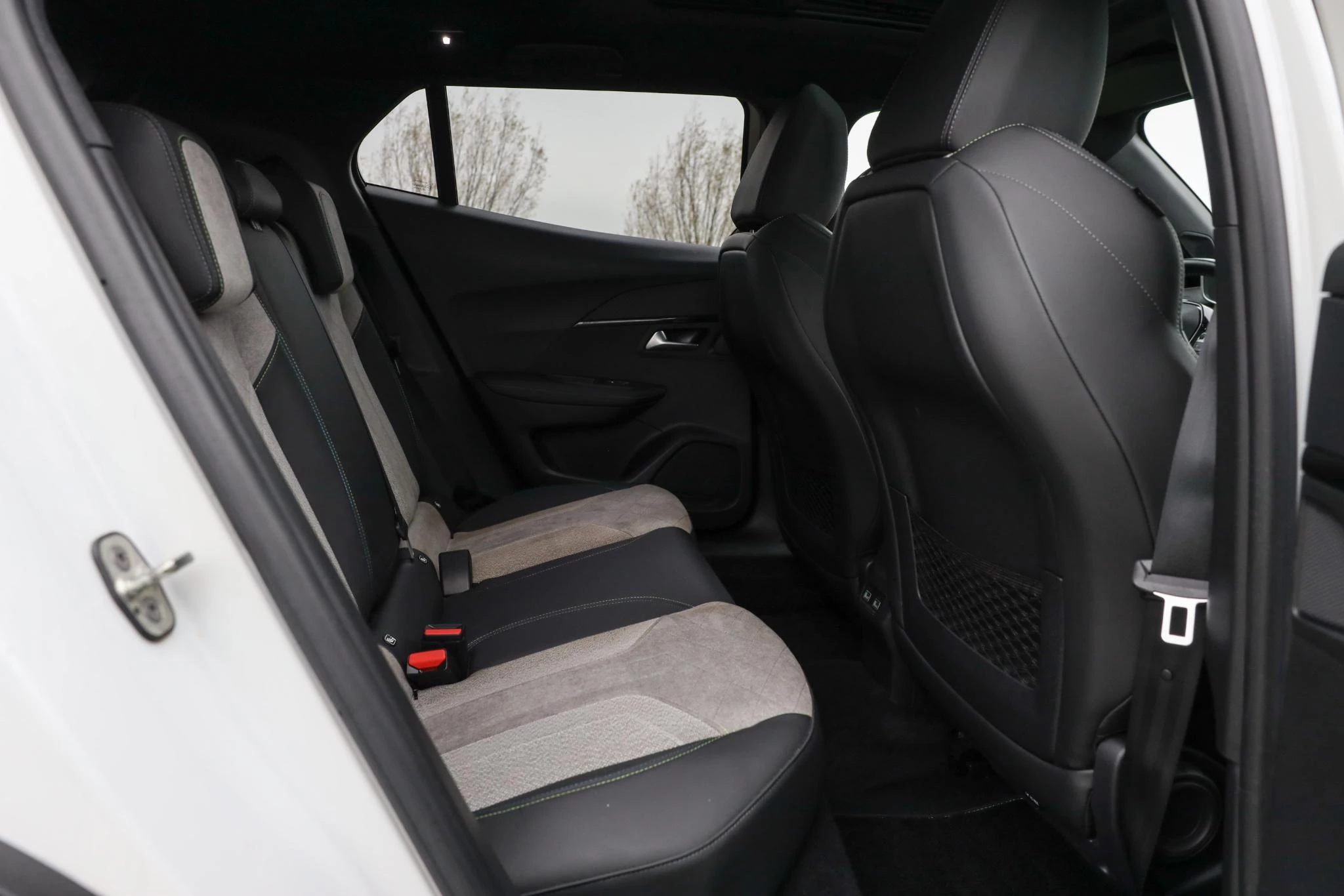 Hoofdafbeelding Peugeot e-2008