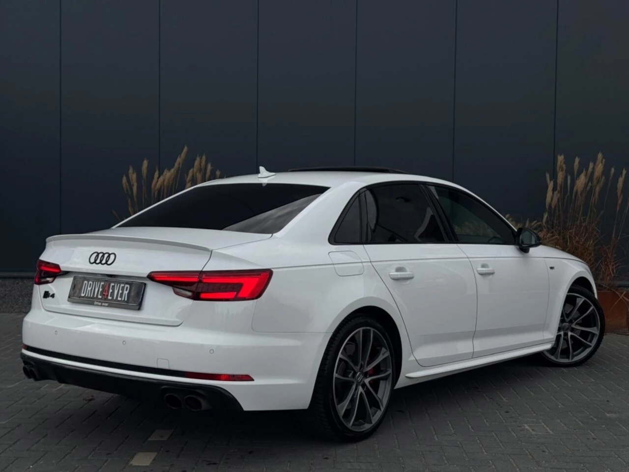 Hoofdafbeelding Audi S4