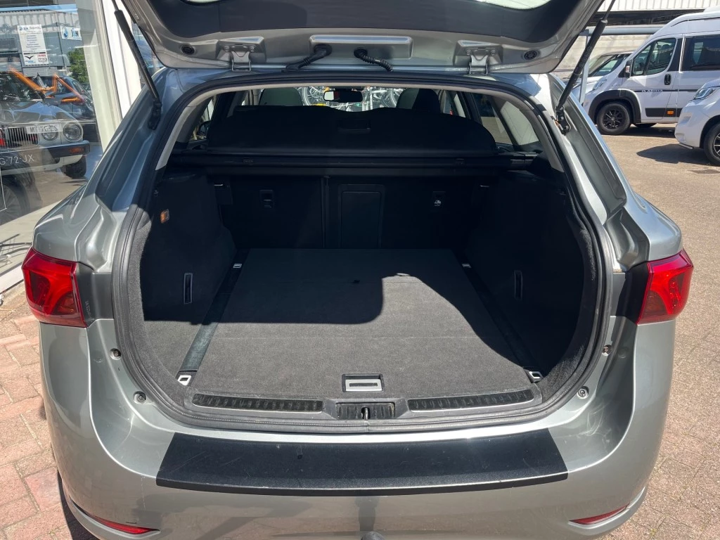 Hoofdafbeelding Toyota Avensis