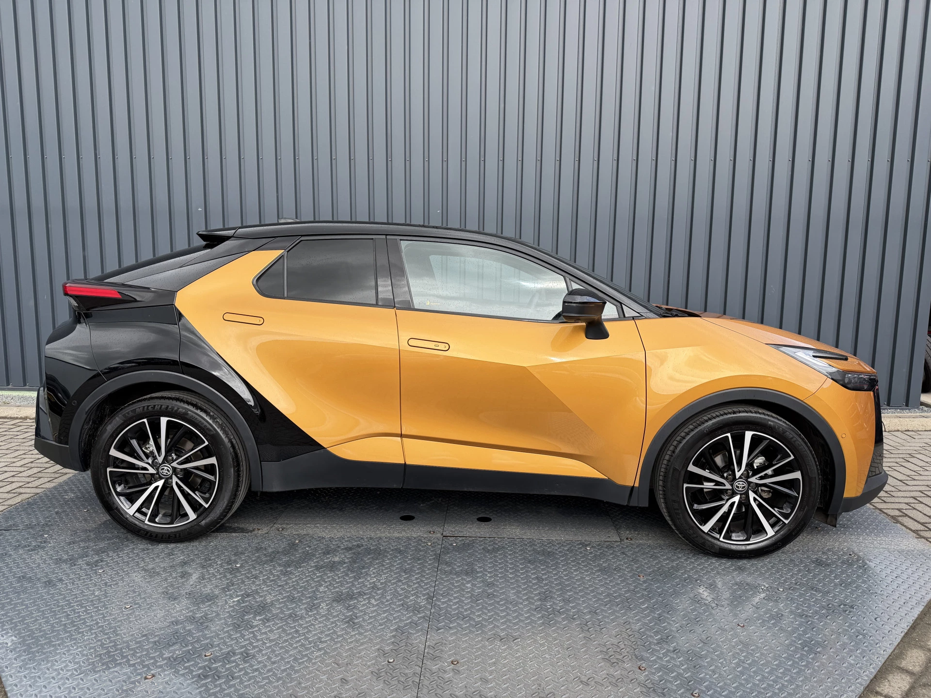 Hoofdafbeelding Toyota C-HR