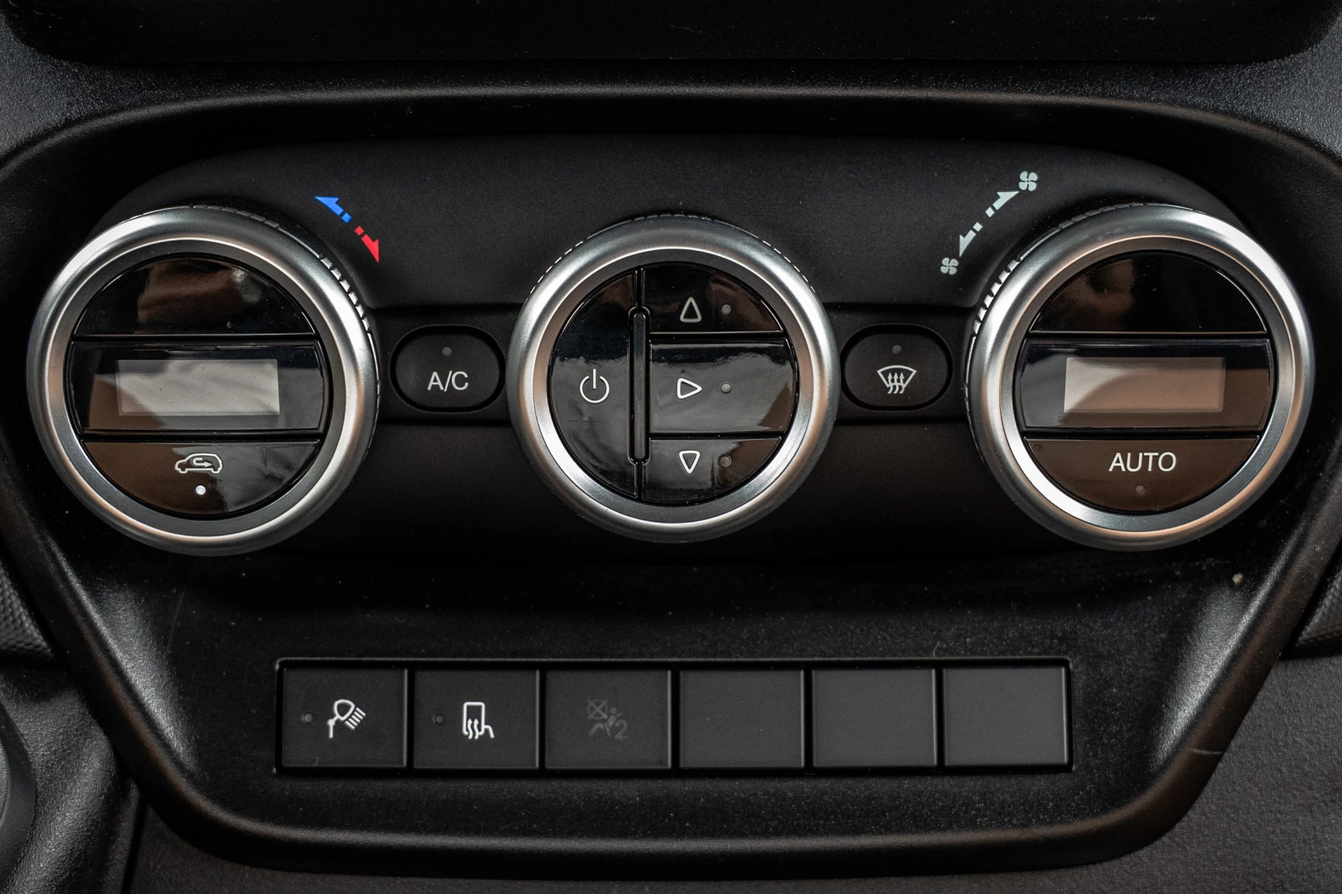 Hoofdafbeelding Iveco 35S18 | 3.0L 180PK | Automaat | NW MODEL | 3.5T Trekgewicht | Camera | Carplay | Climate