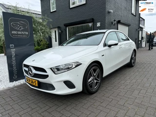 Mercedes-Benz A-klasse 250 e /Cruise /18 inch AMG /Navigatie /Stoelverwarming