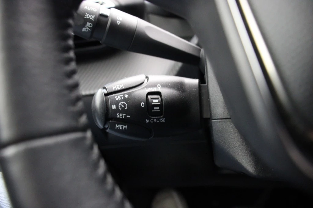 Hoofdafbeelding Peugeot e-208