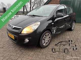 Hyundai i20 1.4i DynamicVersion AC SCHADE LINKS HANDELSPRIJS